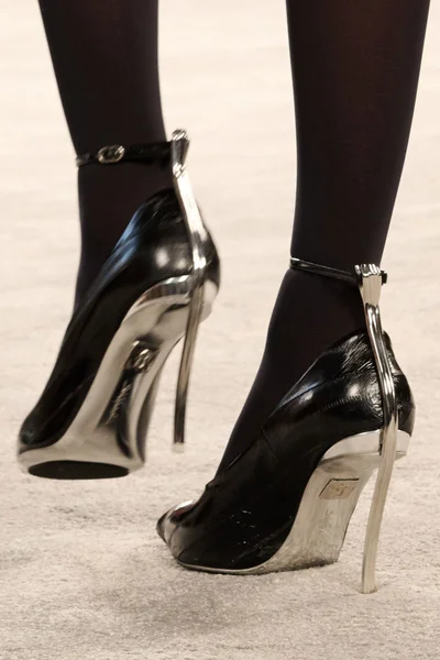 Look 16